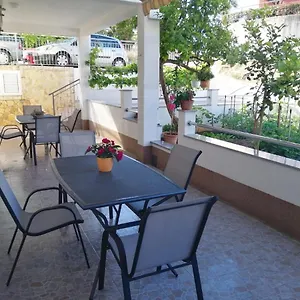 Antonia Nakic -stobrec Appartement