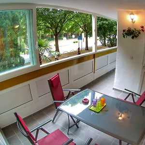 Suzana 2br With Balcony Appartement